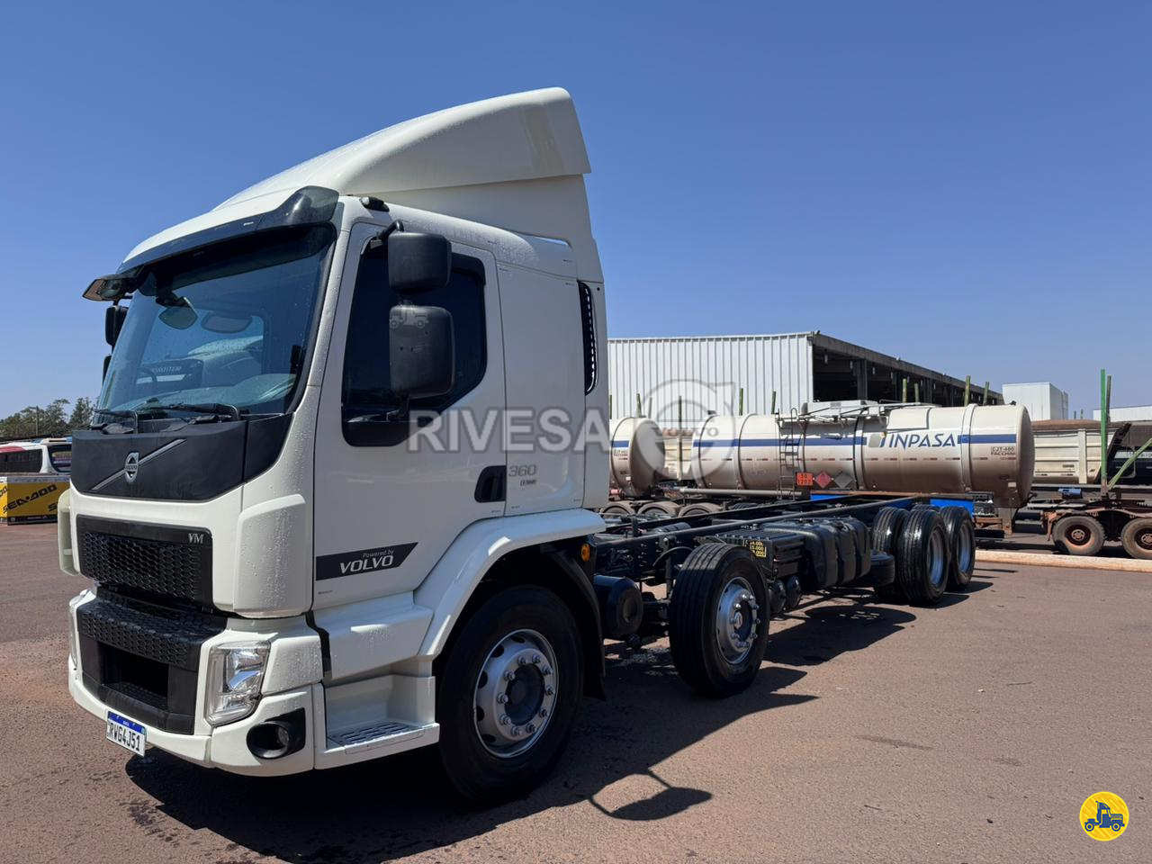 CAMINHAO VOLVO VOLVO VM 360 Chassis BiTruck 8x2 Rivesa - Volvo Matriz MARINGA PARANÁ PR